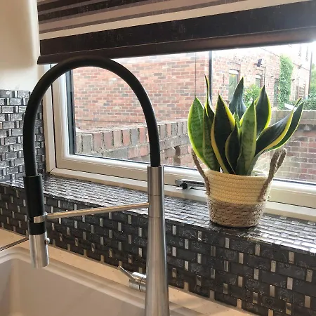 Centre Town House With Views And Free Parking 7fsbi *