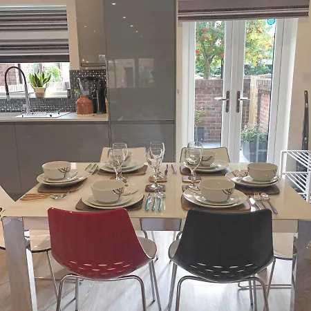 Centre Town House With Views And Free Parking 7fsbi *